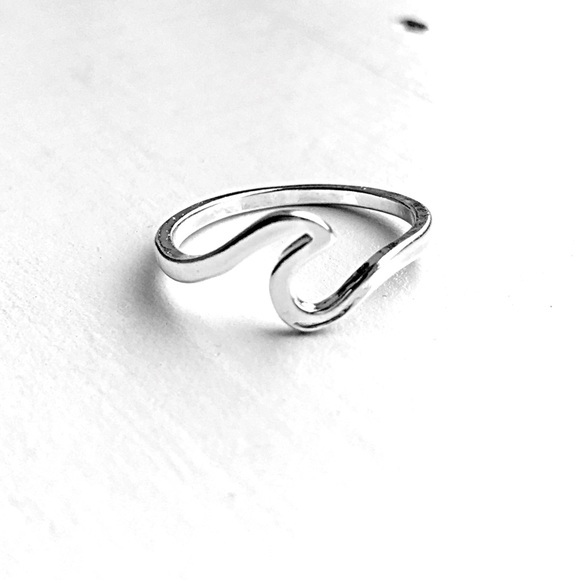 MwahðBoutique Jewelry - ð§ð»ââï¸NEW!ð§ð»ââï¸ððSilver Wave Ring ð